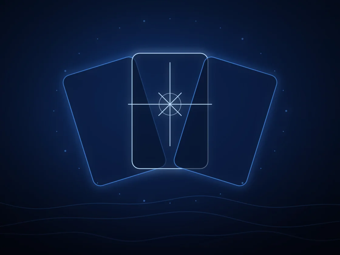 Voyance et cartomancie : trois cartes déployées en éventail autour d'une étoile lumineuse